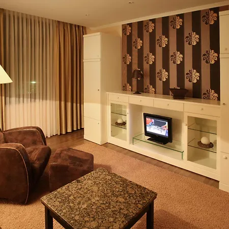 Hotel & Waldecker Hof 3*