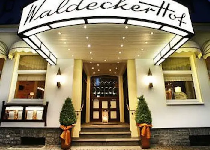 & Waldecker Hof Szálloda